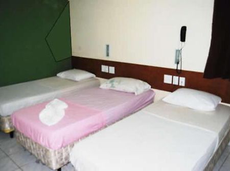Hostel Dez De Julho Nin Ngoại thất bức ảnh